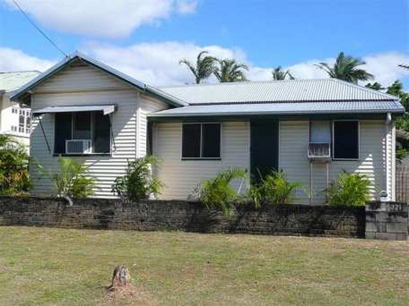 221 Lyons Street, Westcourt QLD 4870