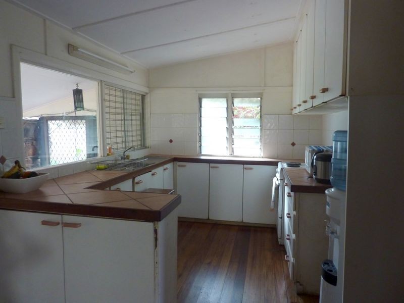 221 Lyons Street, Westcourt QLD 4870