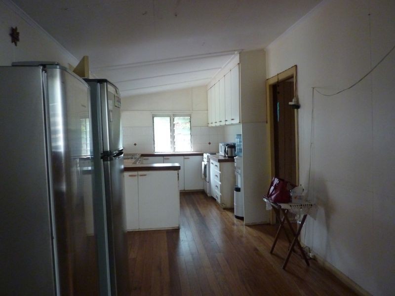 221 Lyons Street, Westcourt QLD 4870