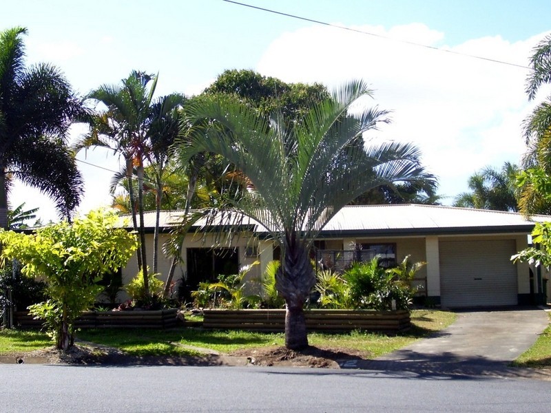 12 Beth Close, Woree QLD 4868
