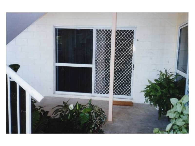 2/37 Winkworth Street, Westcourt QLD 4870