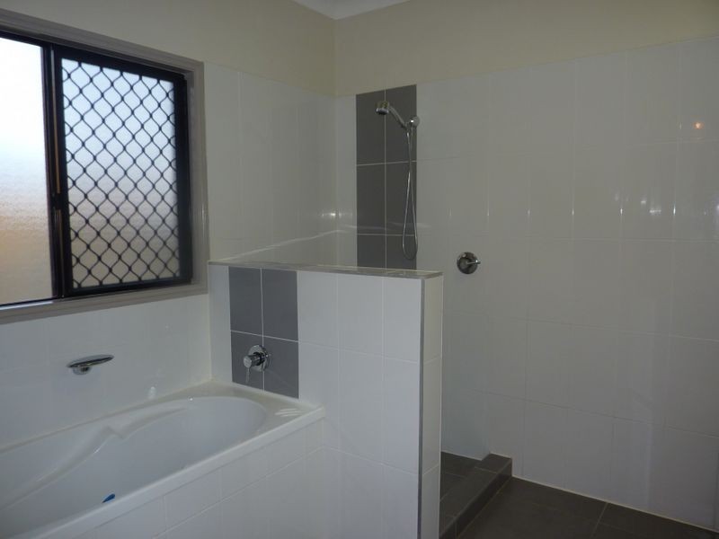 142 McFarlane Drive, Kanimbla QLD 4870