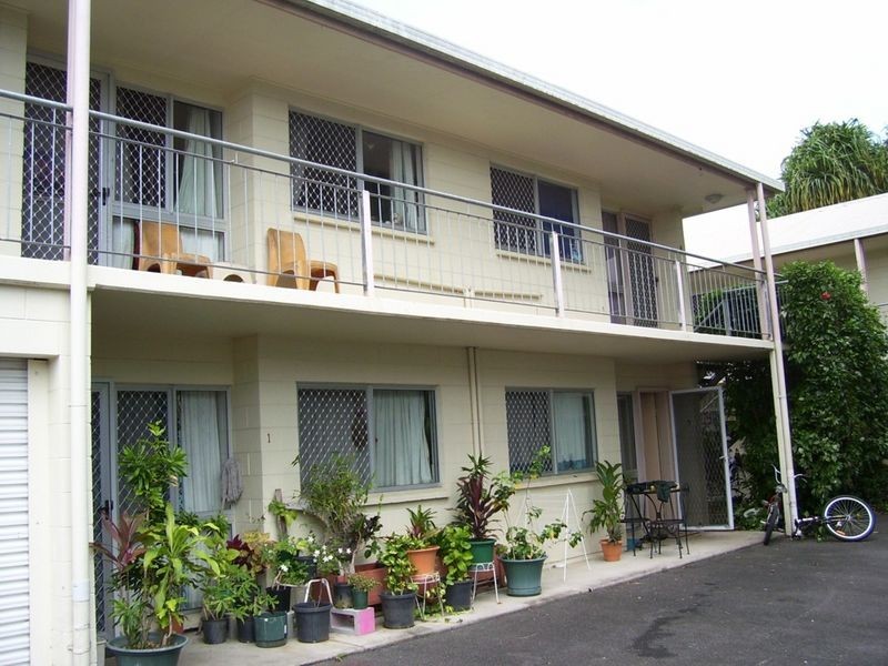 1/239 Lyons Street, Westcourt QLD 4870