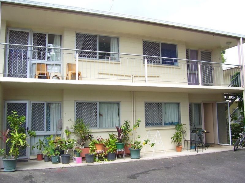 1/239 Lyons Street, Westcourt QLD 4870