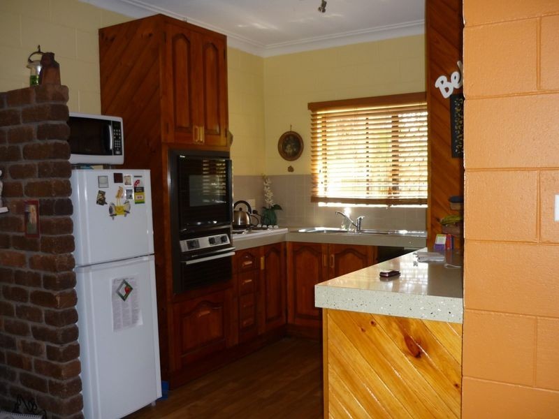 2/11 Mintaro Crescent, Woree QLD 4868