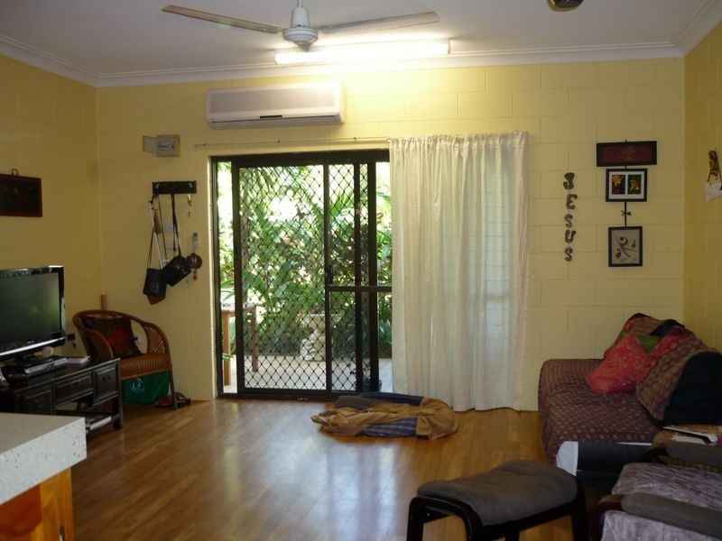 2/11 Mintaro Crescent, Woree QLD 4868