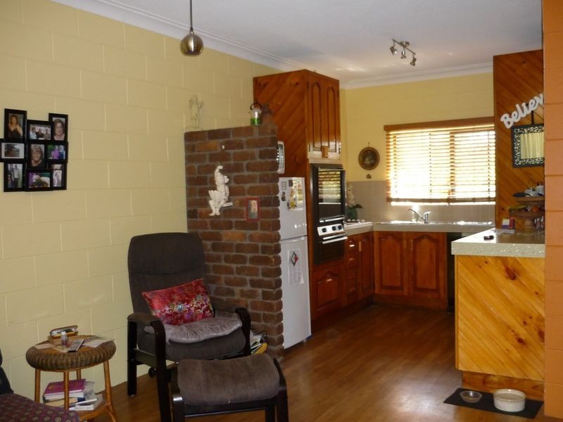 2/11 Mintaro Crescent, Woree QLD 4868
