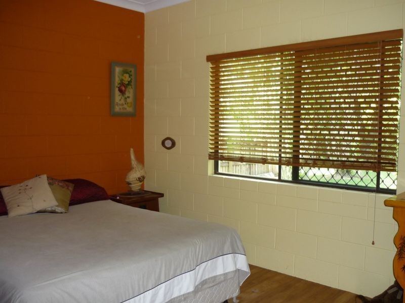 2/11 Mintaro Crescent, Woree QLD 4868