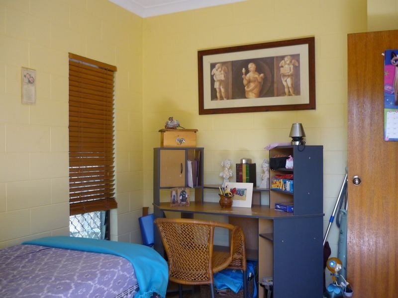 2/11 Mintaro Crescent, Woree QLD 4868