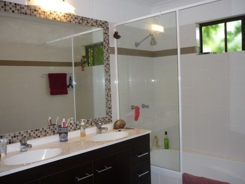 2/11 Mintaro Crescent, Woree QLD 4868