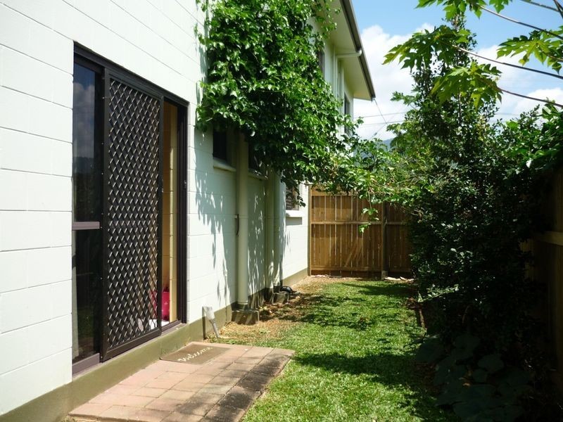 2/11 Mintaro Crescent, Woree QLD 4868