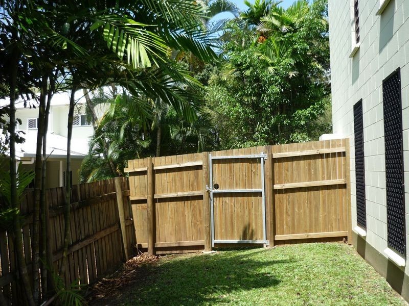 2/11 Mintaro Crescent, Woree QLD 4868