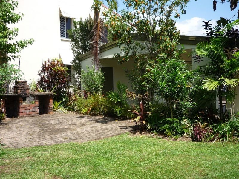 2/11 Mintaro Crescent, Woree QLD 4868