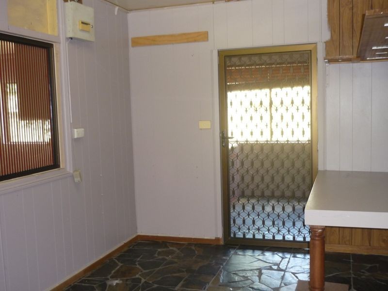 6 Kingsford Street, Mooroobool QLD 4870