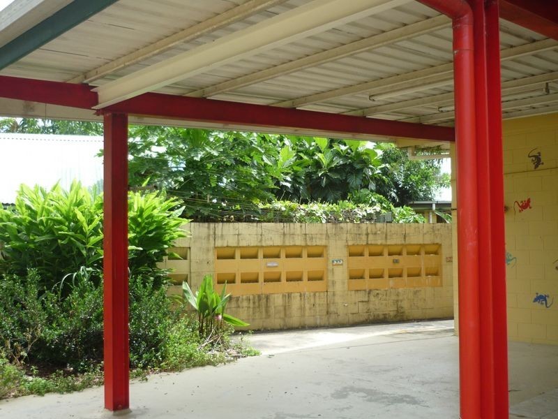 6 Kingsford Street, Mooroobool QLD 4870