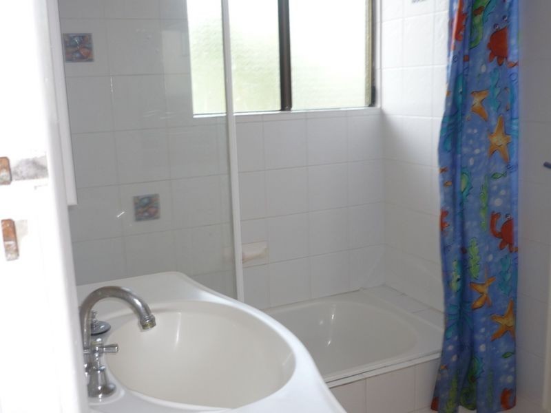 6 Kingsford Street, Mooroobool QLD 4870