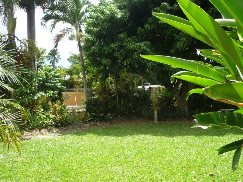 6 Kingsford Street, Mooroobool QLD 4870