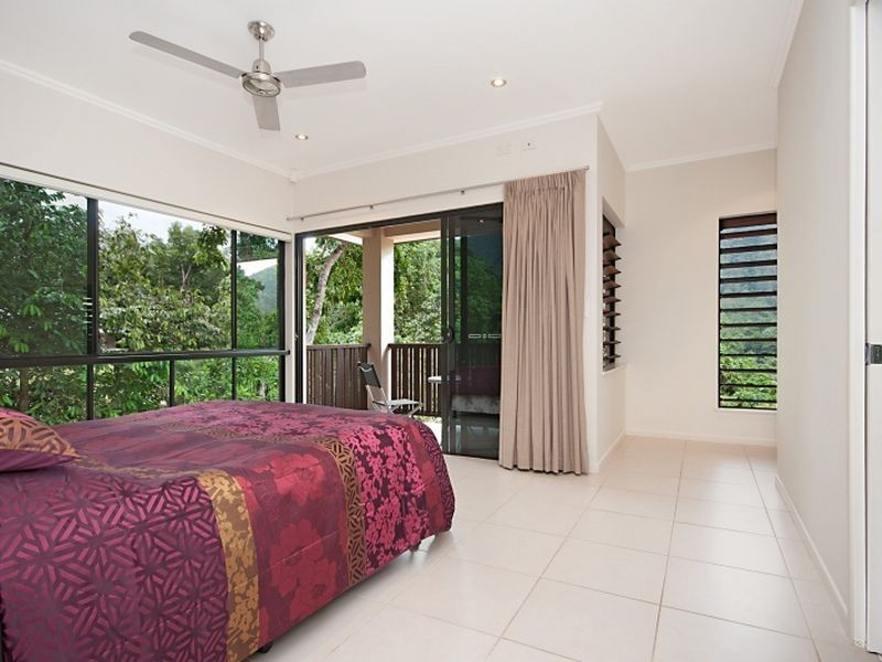 2 Hughes Close, Redlynch QLD 4870