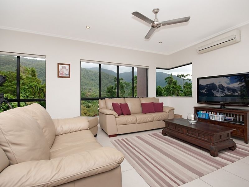 2 Hughes Close, Redlynch QLD 4870