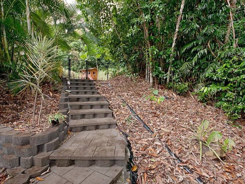 2 Hughes Close, Redlynch QLD 4870