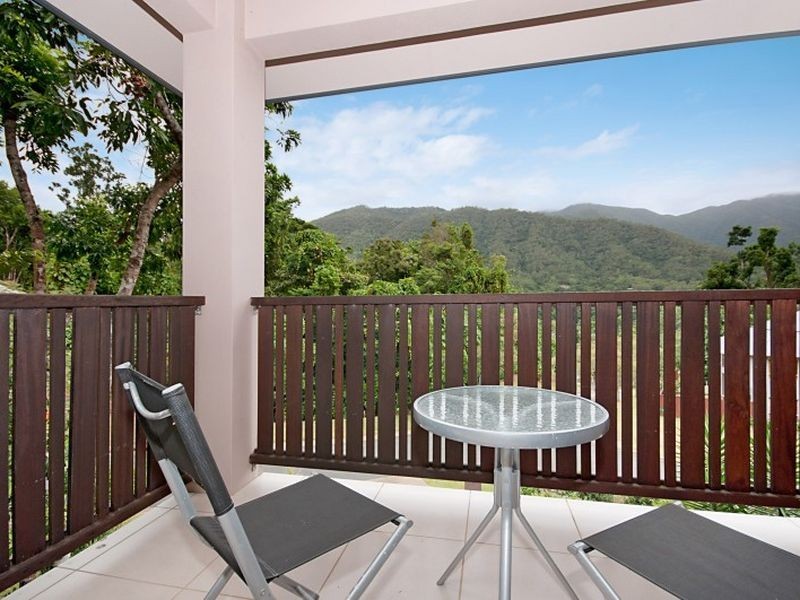 2 Hughes Close, Redlynch QLD 4870