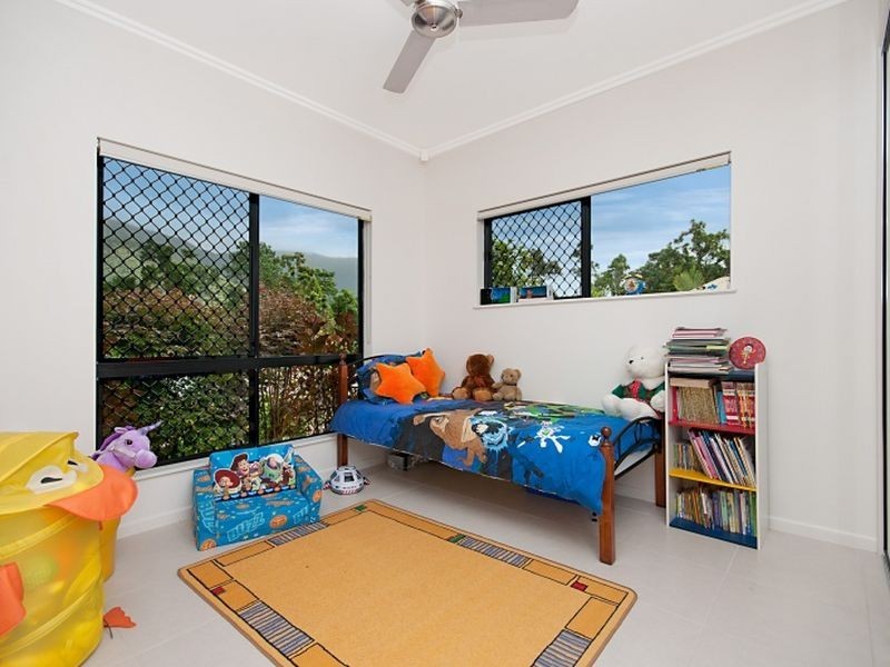 2 Hughes Close, Redlynch QLD 4870