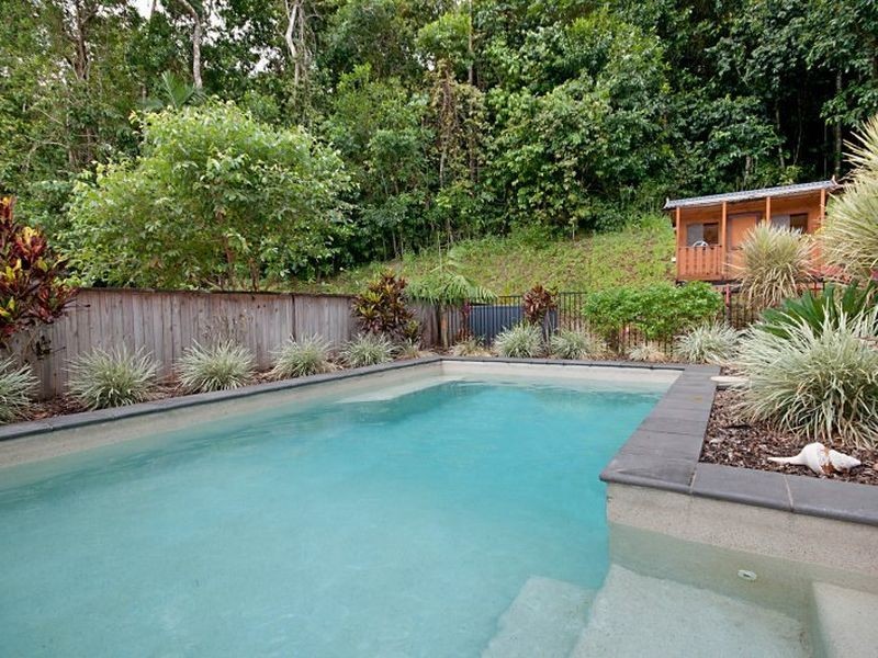 2 Hughes Close, Redlynch QLD 4870