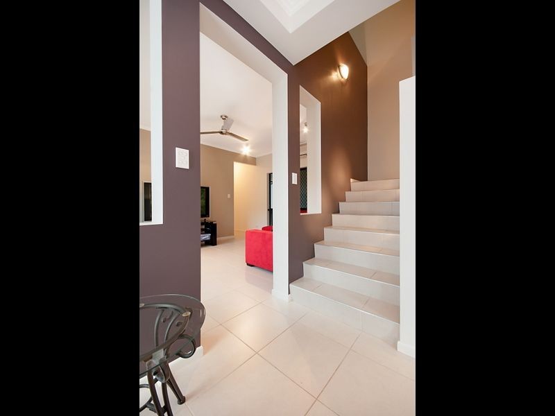 2 Hughes Close, Redlynch QLD 4870