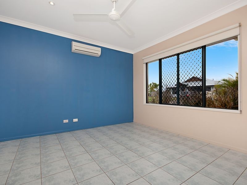 5 Nicholson Close, White Rock QLD 4868