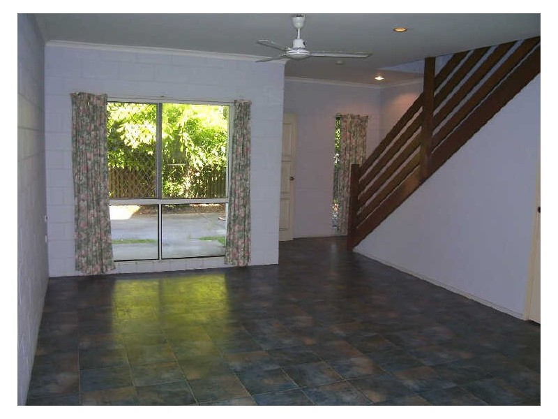 2/106 Callaghan Street, Mooroobool QLD 4870