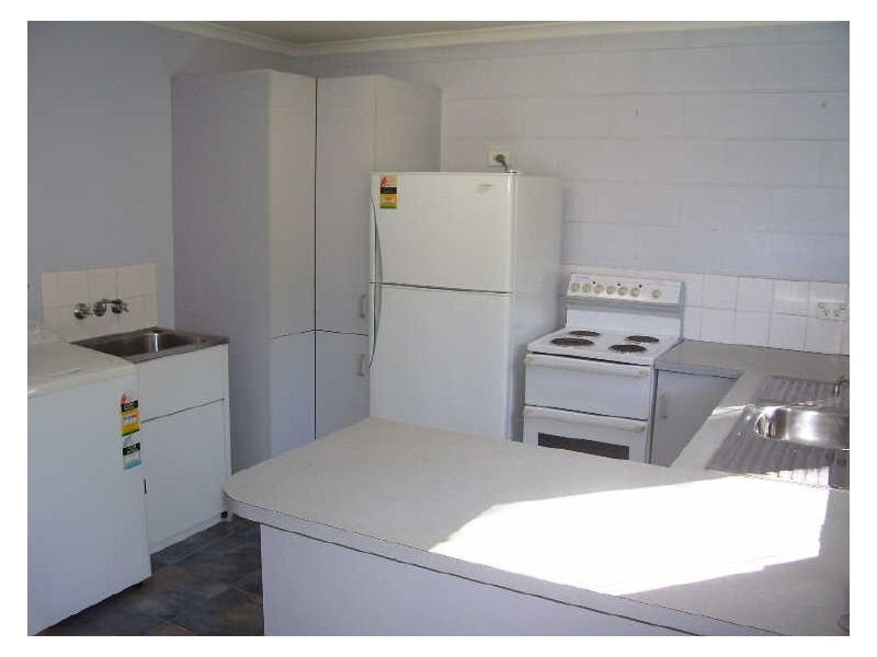 2/106 Callaghan Street, Mooroobool QLD 4870