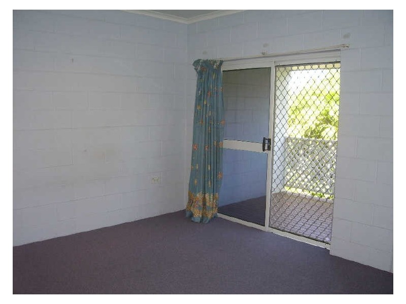 2/106 Callaghan Street, Mooroobool QLD 4870