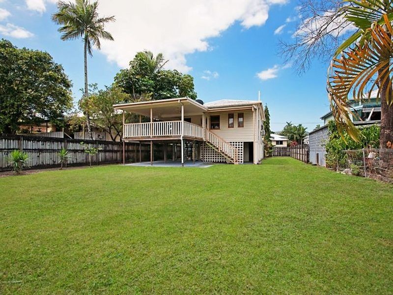 15 Thomson Street, Earlville QLD 4870