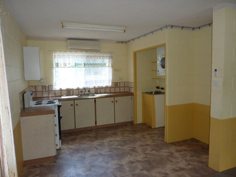 1/12 Girralong Street, Woree QLD 4868