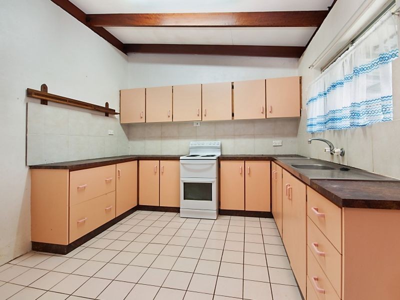 11 Girralong Street, Woree QLD 4868