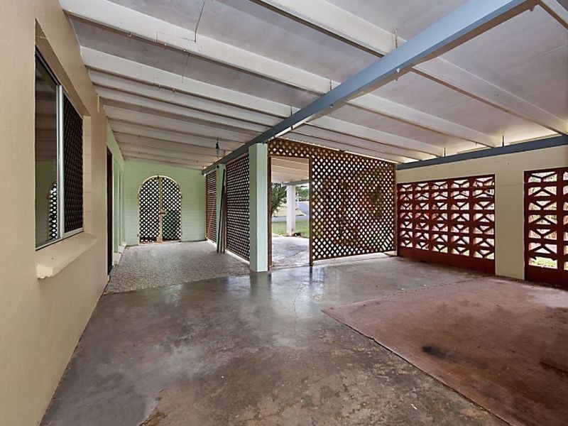 11 Girralong Street, Woree QLD 4868