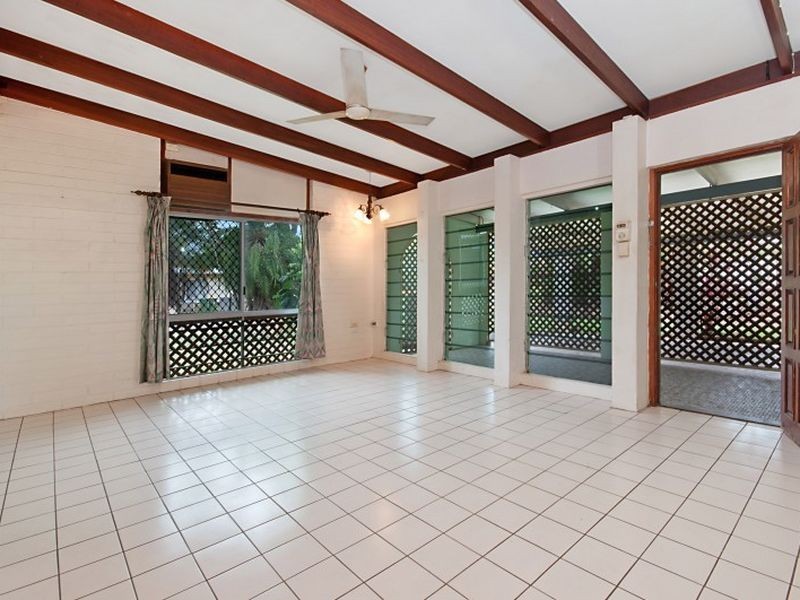 11 Girralong Street, Woree QLD 4868