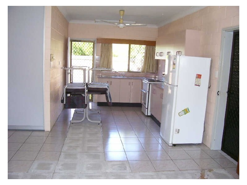 1/13 Sandown Close, Woree QLD 4868