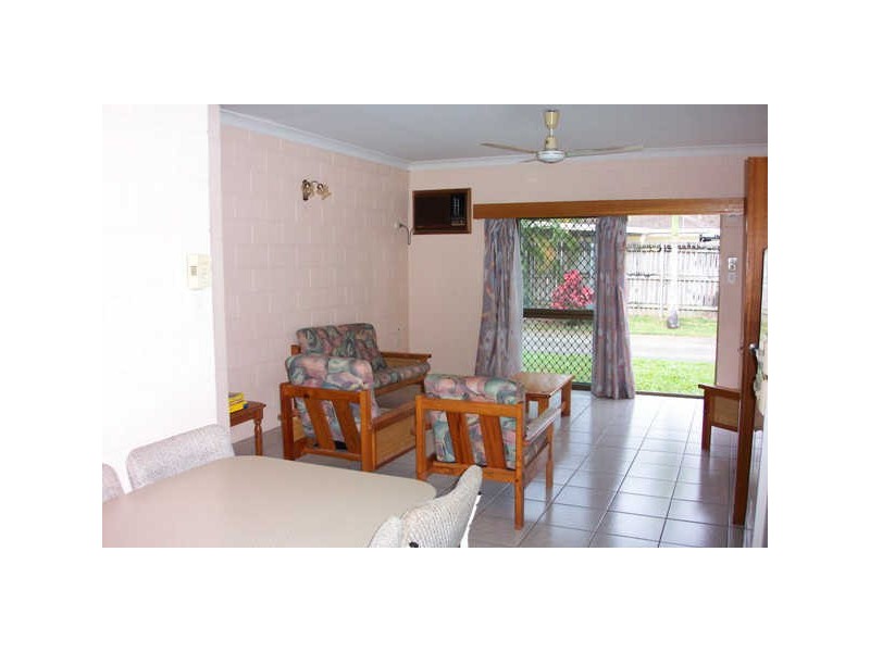 2/13 Sandown Close, Woree QLD 4868