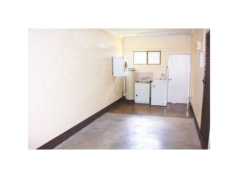 2/13 Sandown Close, Woree QLD 4868