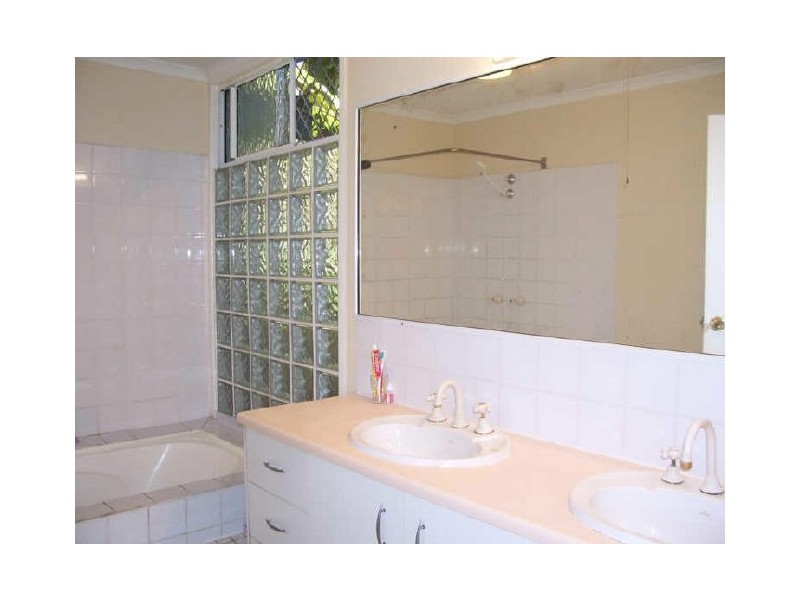 252 Toogood Road, Bayview Heights QLD 4868