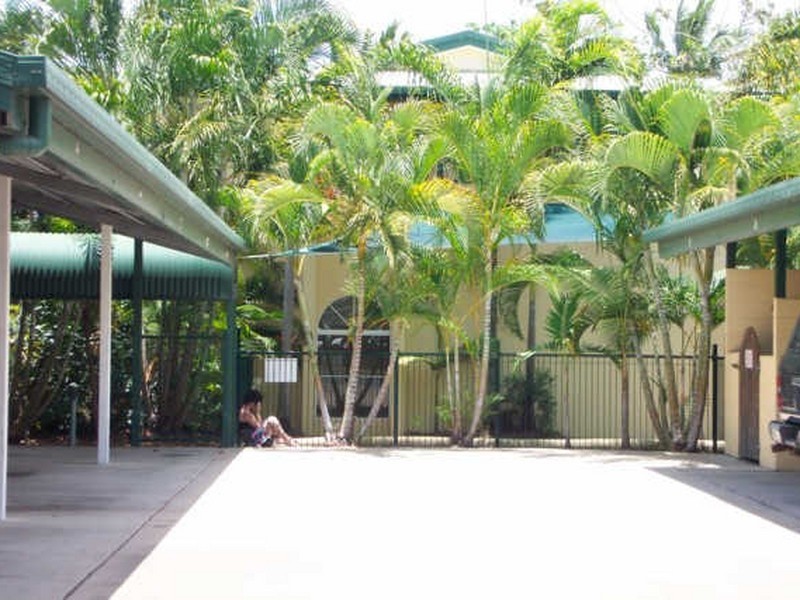 1/9 Balaclava Road, Earlville QLD 4870