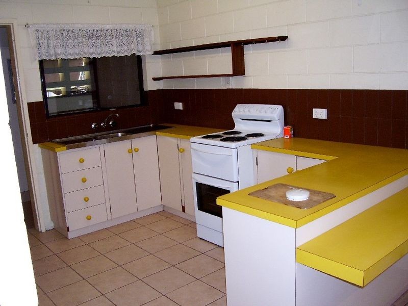 2/2 Mimosa Street, Holloways Beach QLD 4878