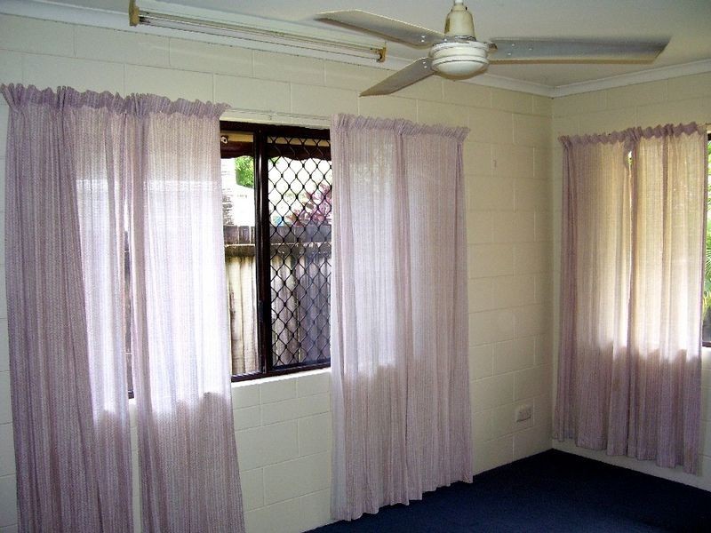 2/2 Mimosa Street, Holloways Beach QLD 4878