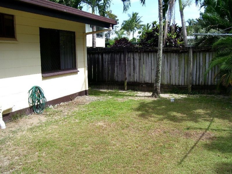 2/2 Mimosa Street, Holloways Beach QLD 4878