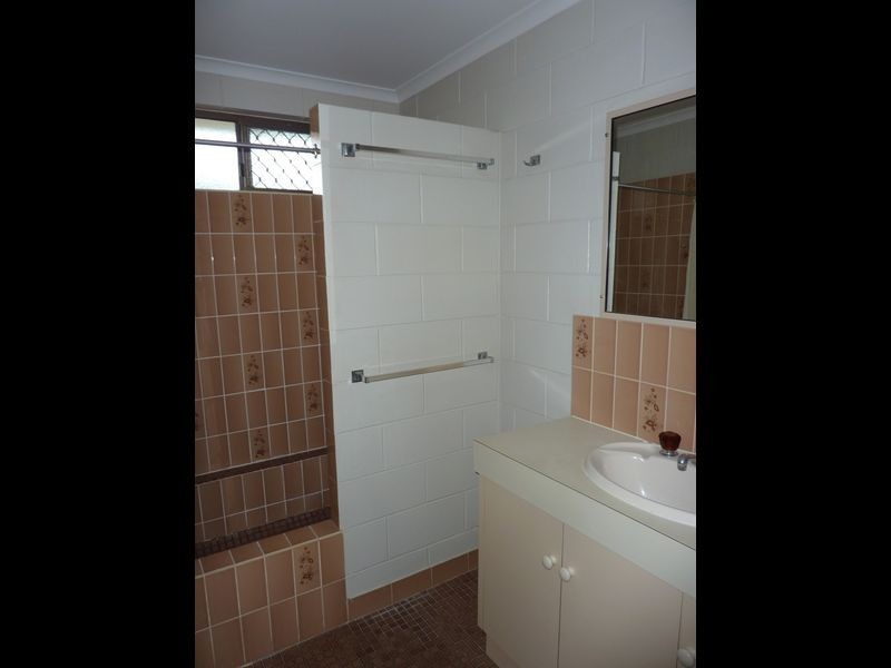 16 Universal Close, White Rock QLD 4868