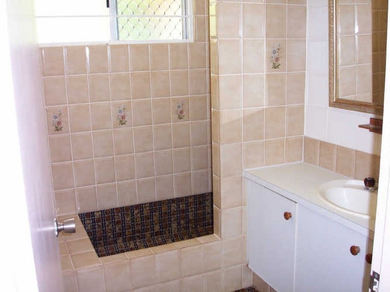 8 Lavender Street, Mooroobool QLD 4870