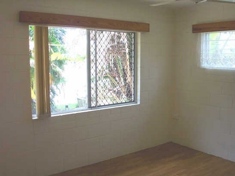 8 Lavender Street, Mooroobool QLD 4870