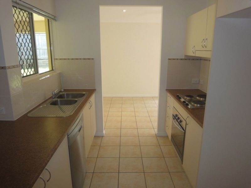 17 Elphinstone Street, Kanimbla QLD 4870