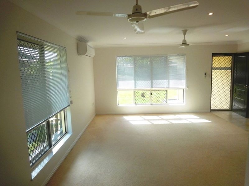 17 Elphinstone Street, Kanimbla QLD 4870